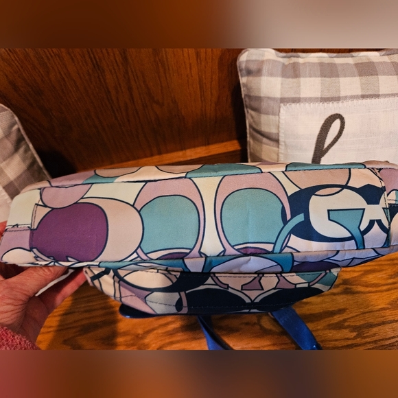 EUC Coach Kyra Nylon Daisy Scarf Women's Crossbody  Bag With Hangtags - Picture 5 of 12